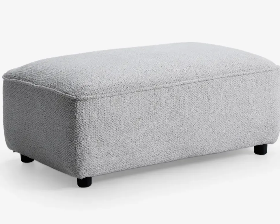 Puf i lys beige møbelstof